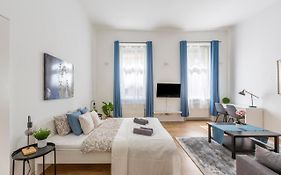 Exclusive Central Home With Sauna Next To The New York Cafe